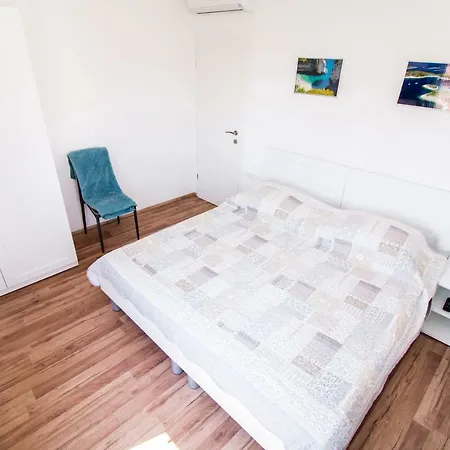 Apartman Nella *