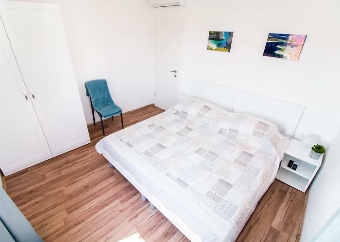 Apartman Nella *
